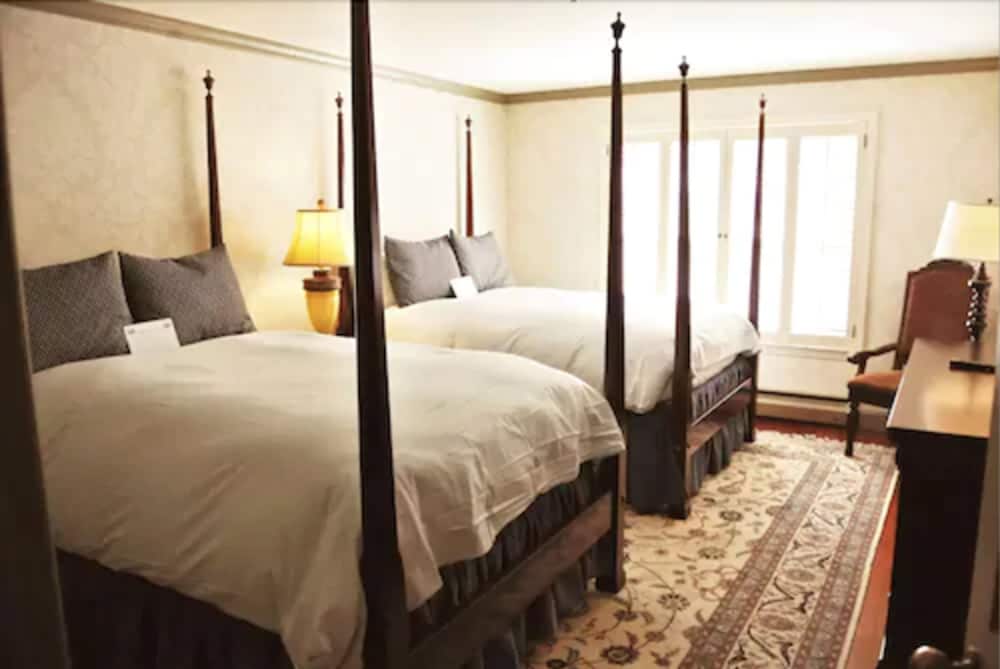 Cow Hollow Inn & Suites - photo 6