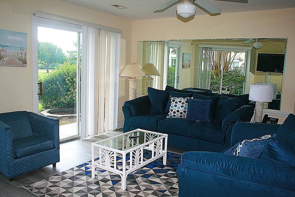 Family Friendly Golf Course View Condo 101M with Great Brunswick Plantation Resort Amenities by RedAwning — hotel in Calabash