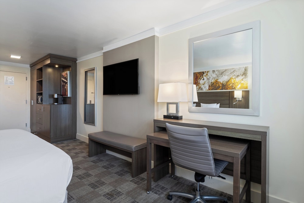 Crowne Plaza Executive Center Baton Rouge by IHG - photo 51