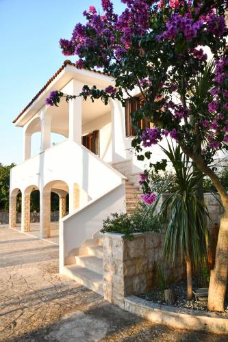 Villa Cinque Pini — 4-Star Luxury Hotel in Locorotondo, Italy