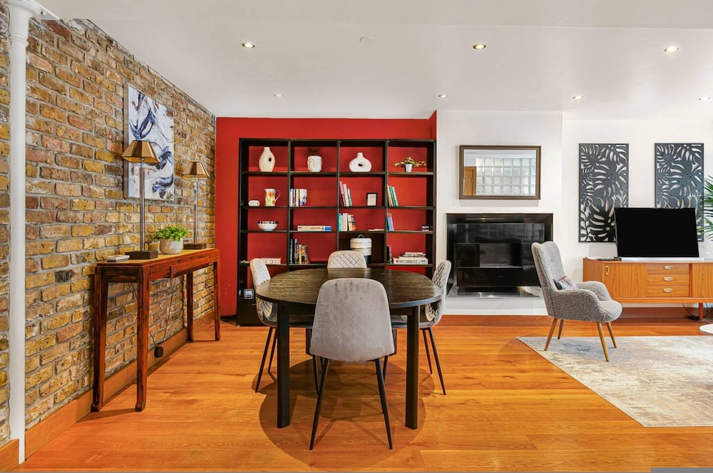 Stylish Home Next To Paddington Station — 4-Star Luxury Hotel in London, United Kingdom