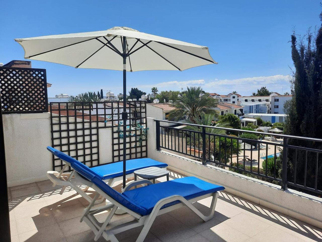 Kato Paphos Sea View Apartment with Pool