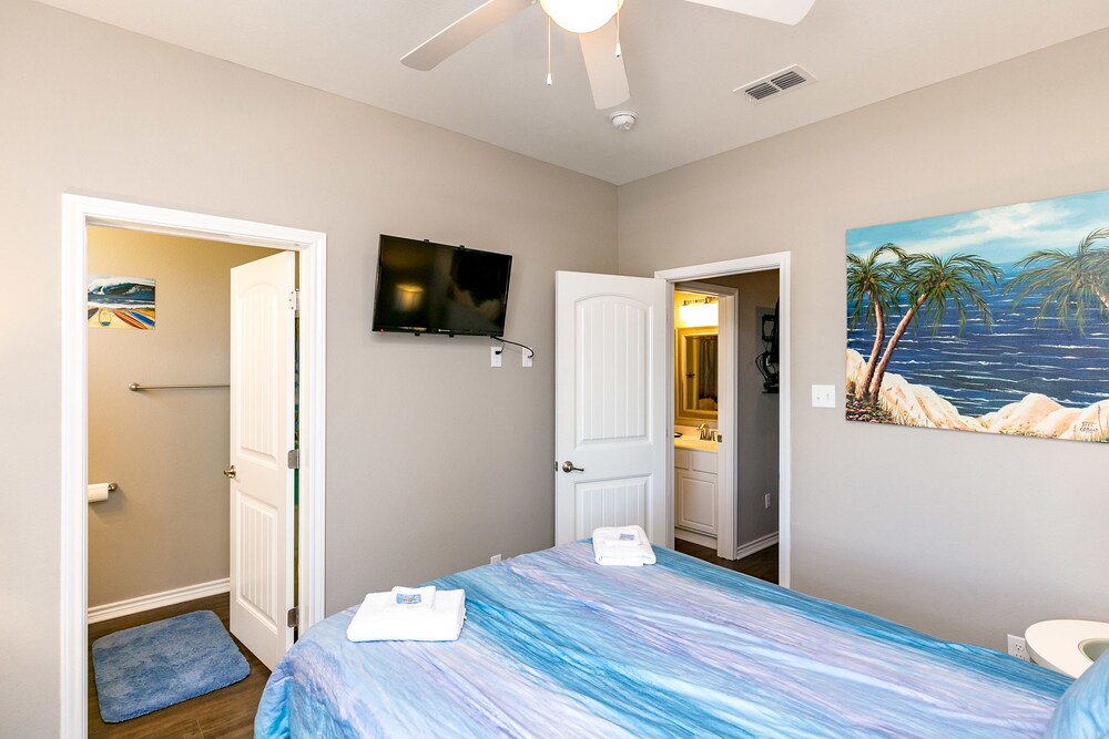 Brand New at Padre Beach View Resort by RedAwning - photo 7