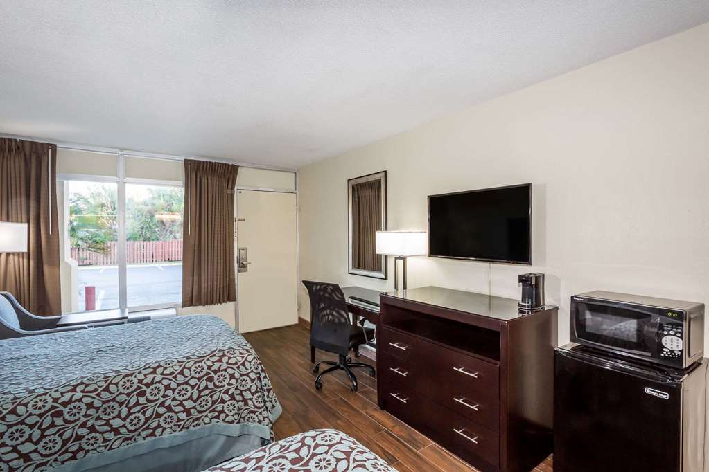 Days Inn by Wyndham Melbourne - photo 14