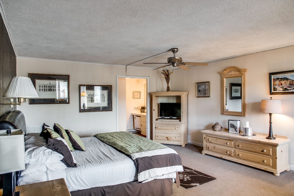 Cliff Dwellers Inn - photo 16