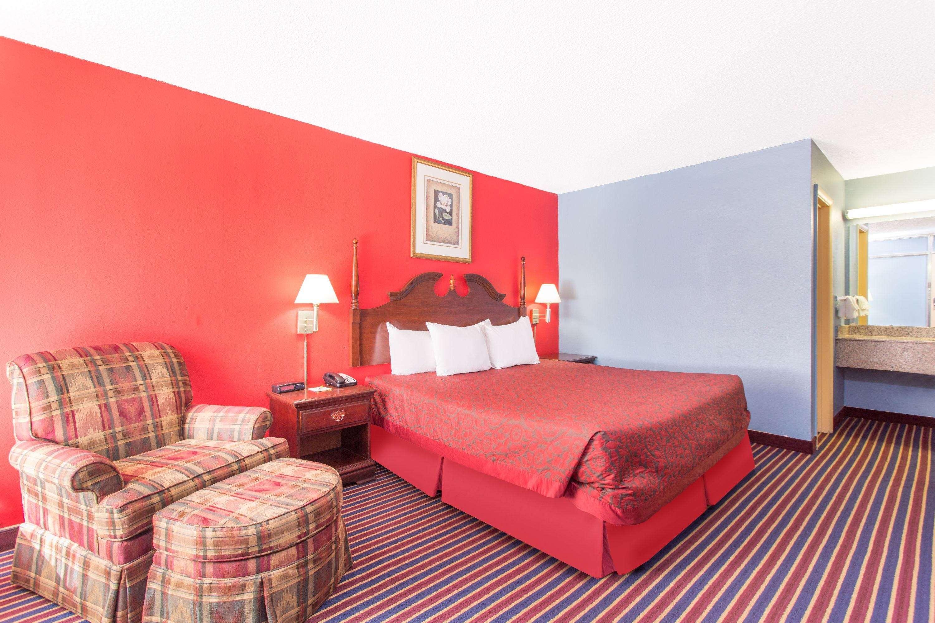 Days Inn by Wyndham Albany - photo 15