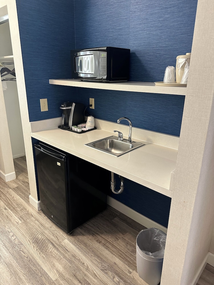 Holiday Inn Express Hotel & Suites San Dimas by IHG - photo 13