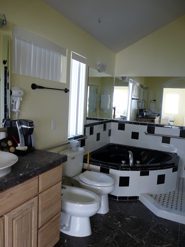Driftwood Inn and Seaside Lodges - photo 120