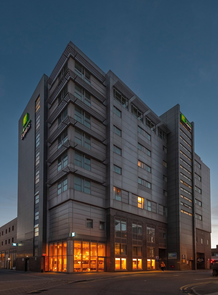 Holiday Inn Express Swindon City Centre By Ihg — Swindon