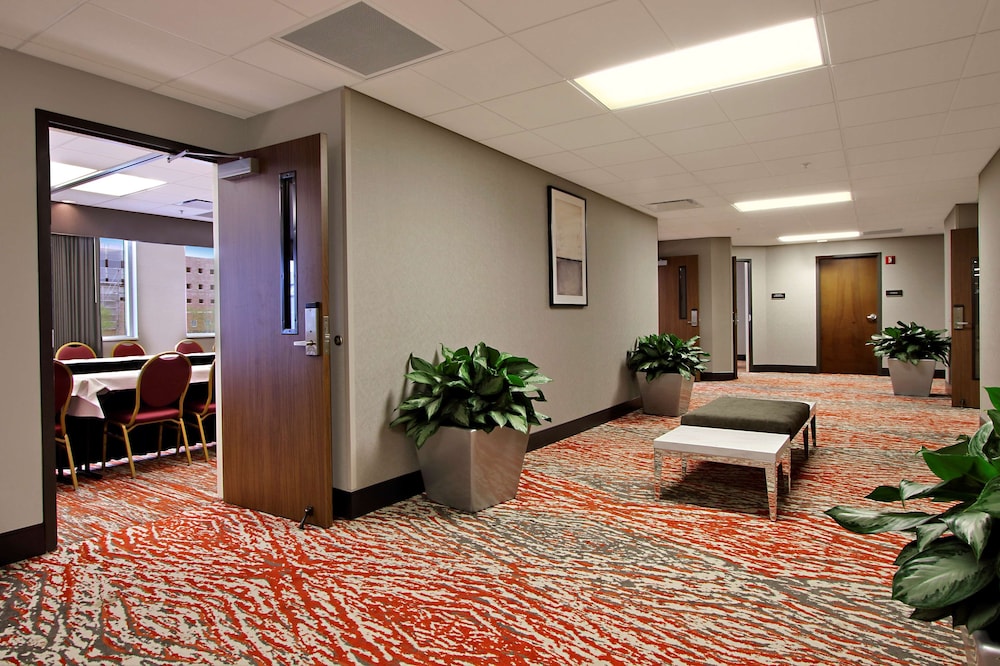 Hampton Inn & Suites Columbus Downtown - photo 60