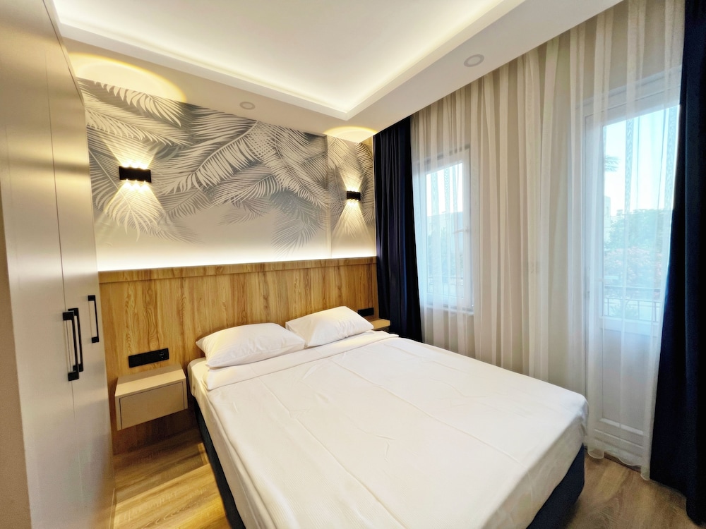 Kemer Sunrise Suit