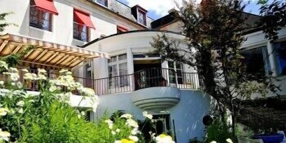 Hôtel le Grand Monarque in La Charite-Sur-Loire, France