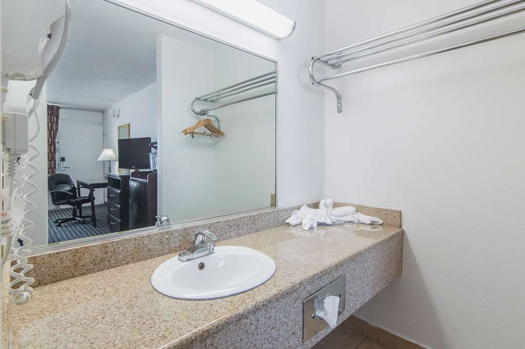 Motel 6 Liberal KS - photo 22