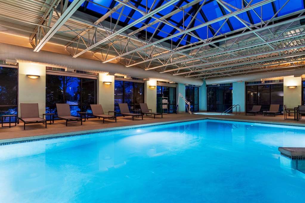 La Quinta Inn & Suites by Wyndham Madison American Center - photo 8