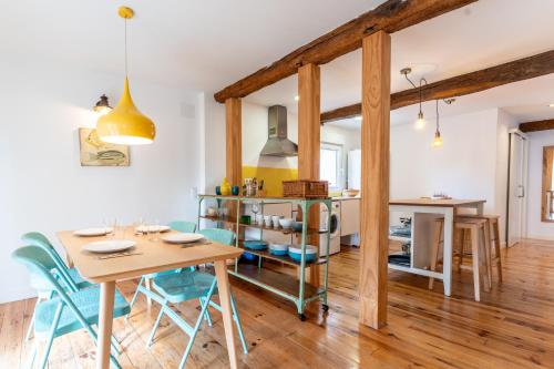 Warm And Inviting Central Location by Urbanhosting in Santander, Spain