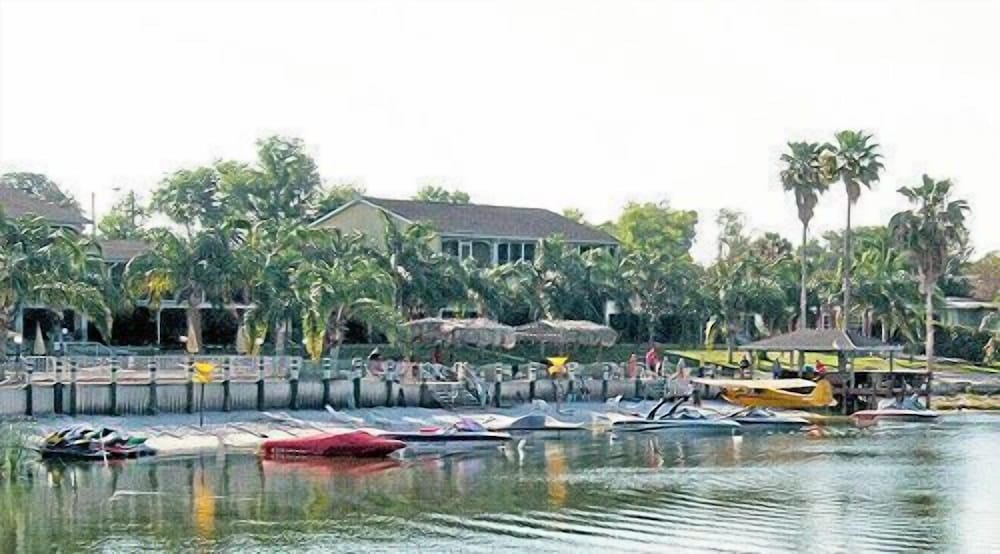 Lake Roy Beach Inn - photo 37