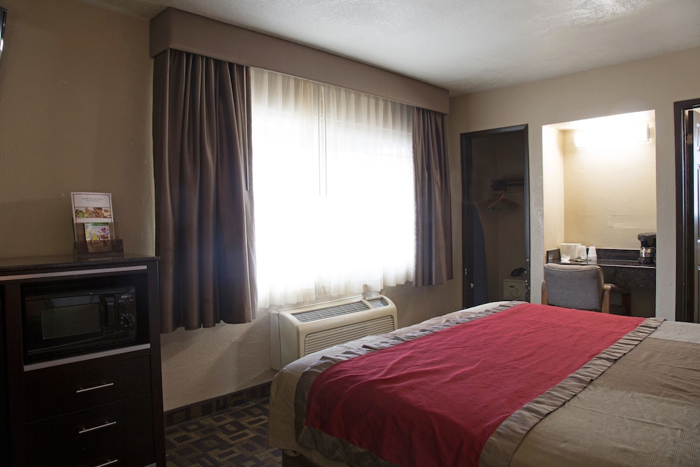 Harbor Inn & Suites - photo 8