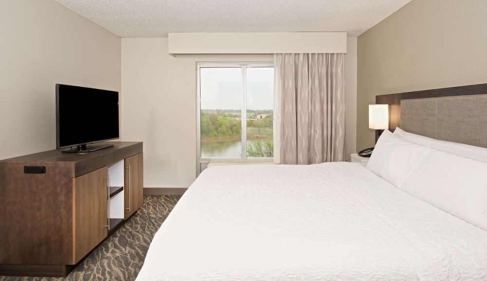 Hampton Inn & Suites N. Ft. Worth Alliance Airport - photo 18