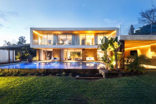 Golfe Villa ' Paraíso de Luxo ' Piscina Aquecida — 5-Star Luxury Hotel in Ponte De Lima, Portugal
