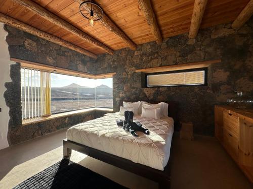Casita Tahona con vistas de infarto al mar y volcanes con absoluta privacidad in La Oliva, Spain