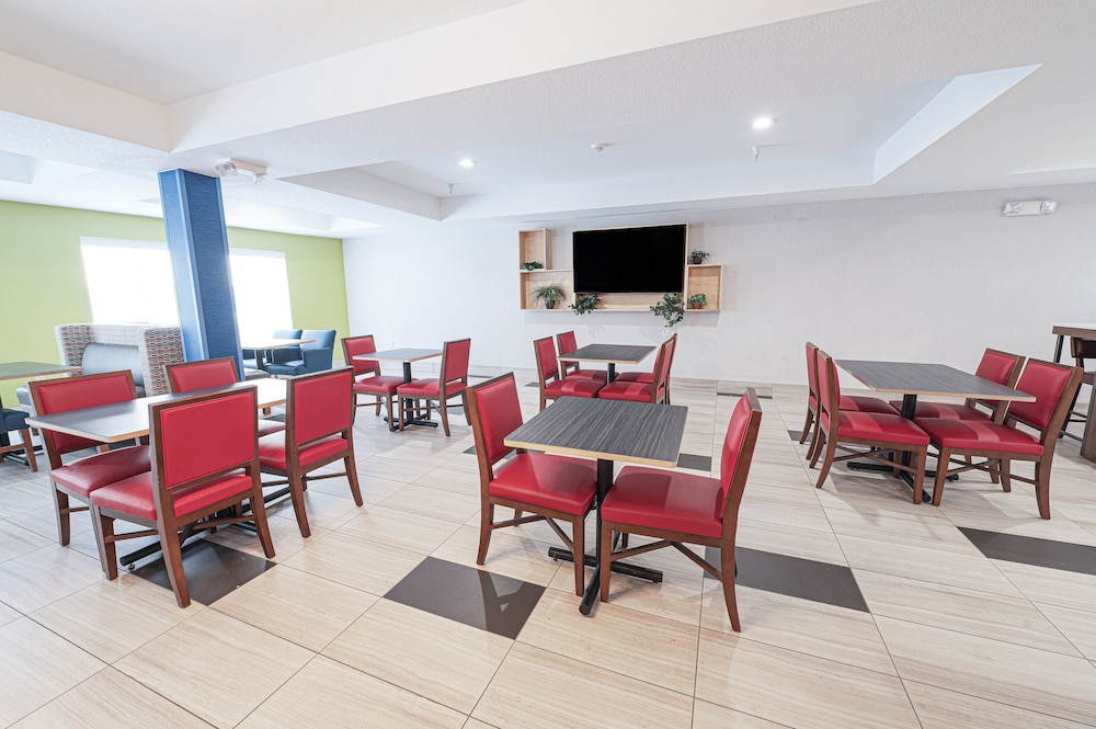 Holiday Inn Express Hotel & Suites East Lansing by IHG - photo 29
