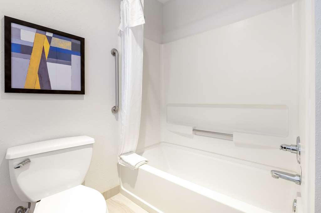 Comfort Inn Edinburgh Columbus - photo 26