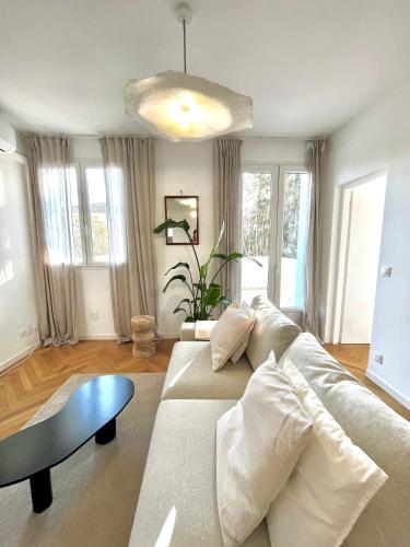 Le Mediterraneen Terrasse Parking in Castelnau-Le-Lez, France