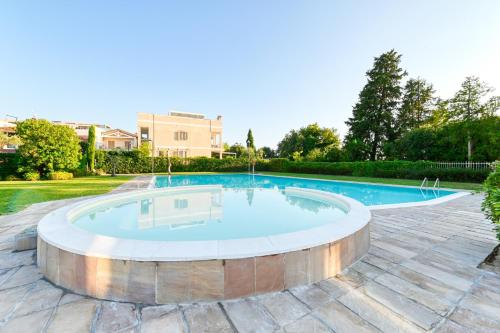 Lumia House Peschiera Holiday — 4-Star Luxury Hotel in Peschiera Del Garda, Italy