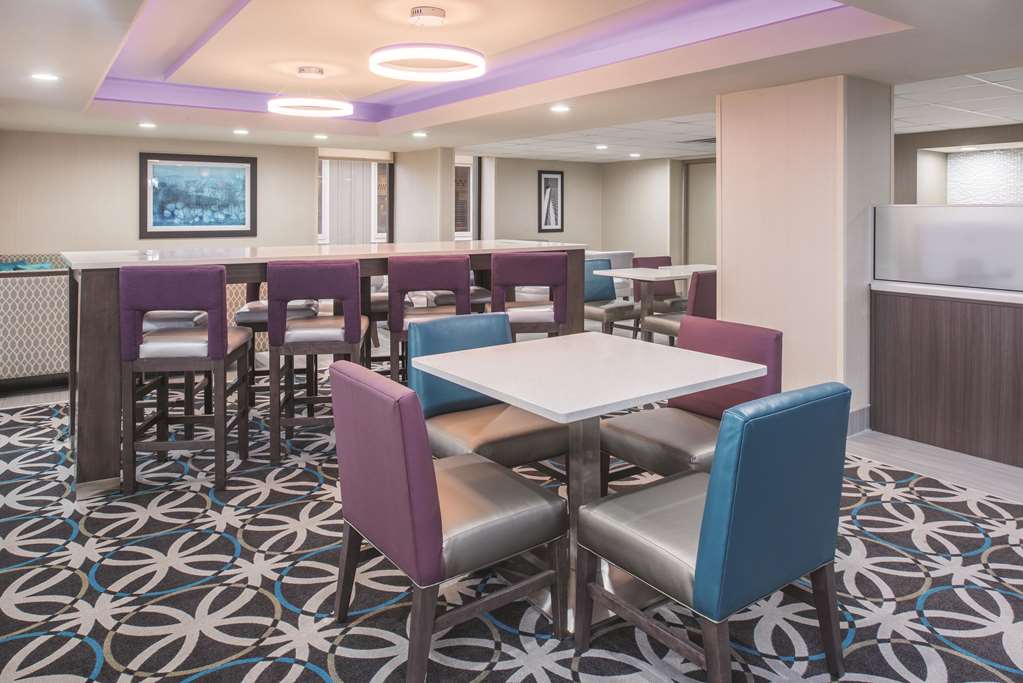 La Quinta Inn & Suites by Wyndham Festus St. Louis South - photo 30