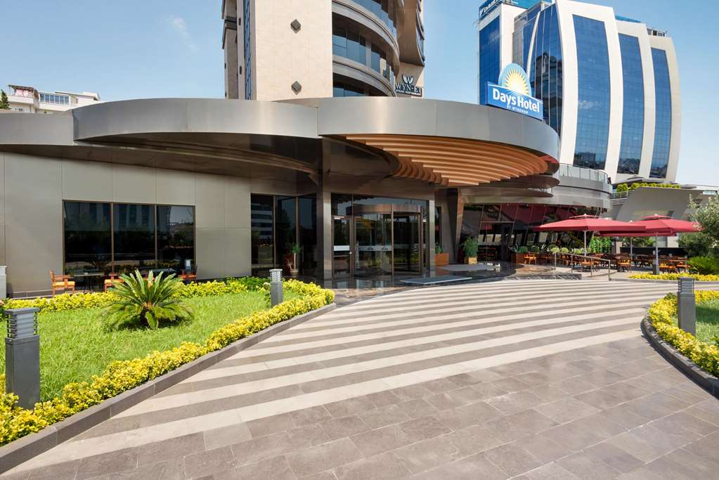Days Hotel by Wyndham Istanbul Maltepe — 4-Star Luxury Hotel in Istanbul, Turkey