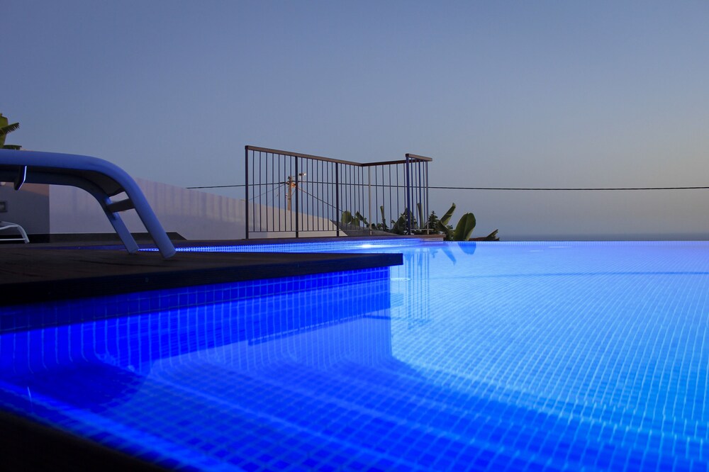 Casa das Andorinhas — 4-Star Luxury Hotel in Calheta, Portugal