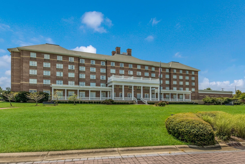 Hilton Garden Inn Suffolk Riverfront - featured photo