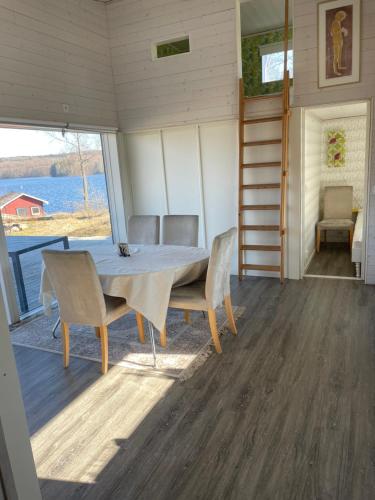 Paradiset in Unknown City, Sweden