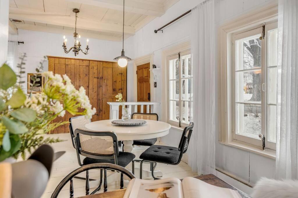 Initial La petite école Île d'Orléans — 4-Star Luxury Hotel in Quebec, Canada