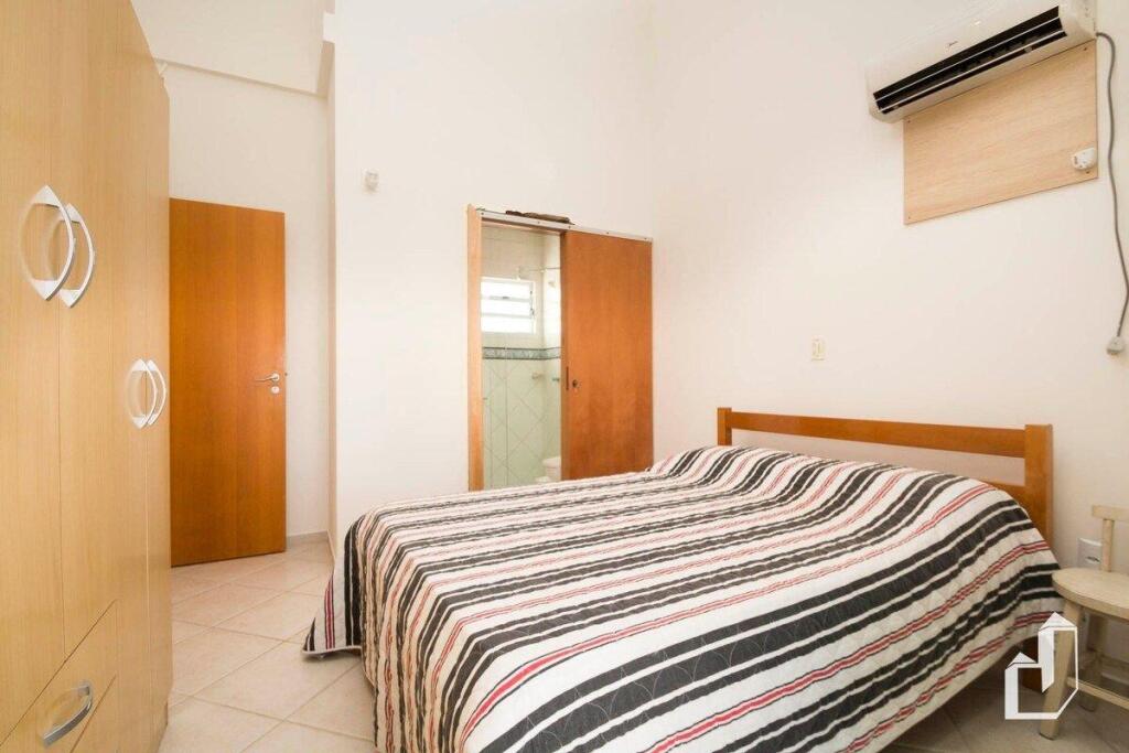 Casa com 05 dormitórios ideal as férias na praia