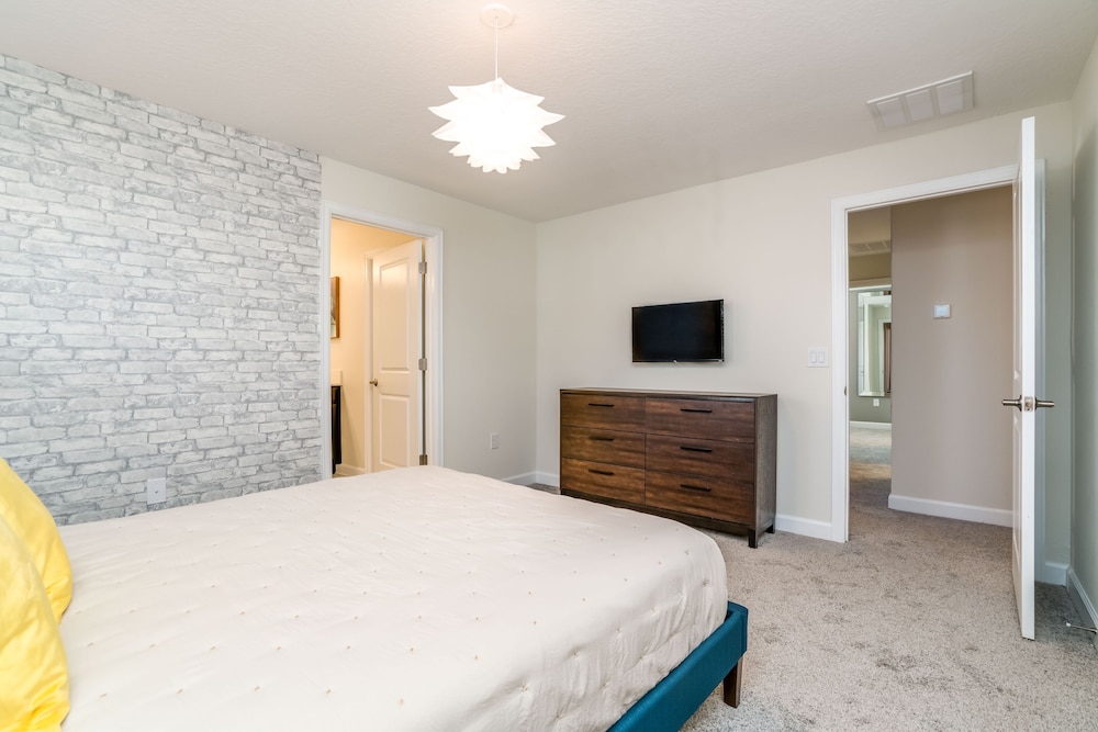 Beautiful Modern Home W private Pool Near WDW — 4-Star Luxury Hotel in Kissimmee, United States