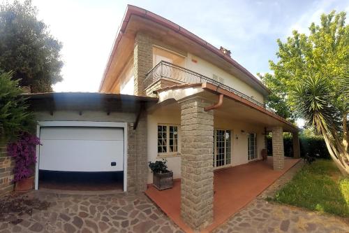 Villa Mizzy Italian Style — 4-Star Luxury Hotel in Bracciano, Italy