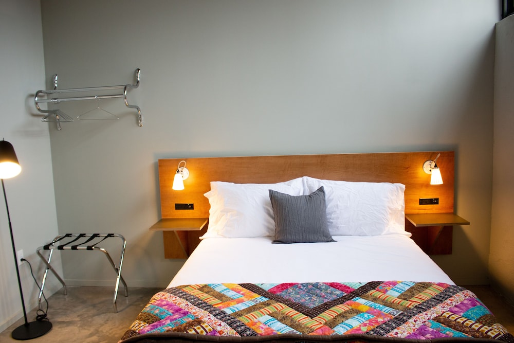 Travelers Hotel - photo 9