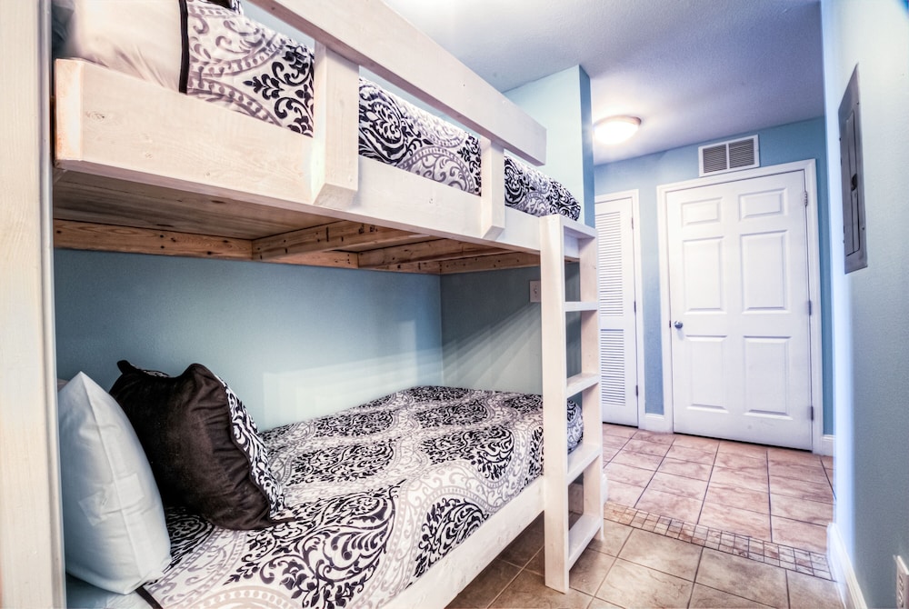 Laketown Wharf Resort by Aneliya's Rentals - photo 273