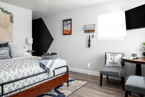 Anderson Cottage at Wrenwood Ranch King Bed Walking Distance to the Winery — 4-Star Luxury Hotel in Johnson, United States