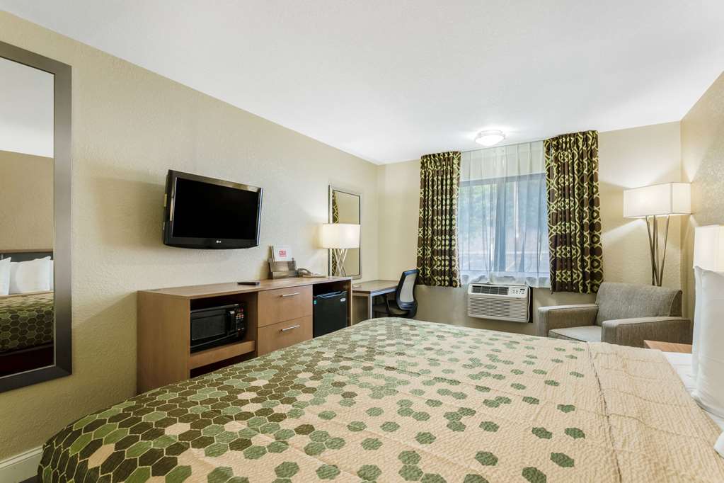 Econo Lodge Madison East - photo 14