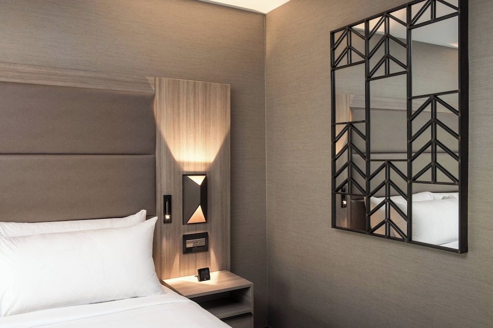 AC Hotel by Marriott Boston Cleveland Circle - photo 32