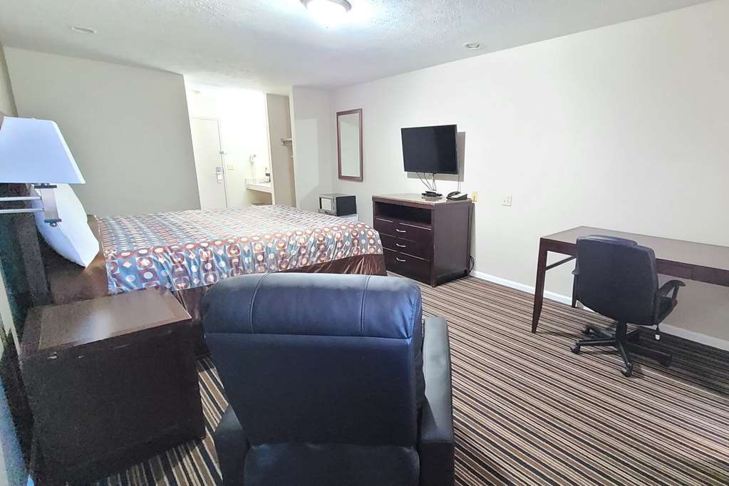Super 8 by Wyndham Missouri Valley - photo 11