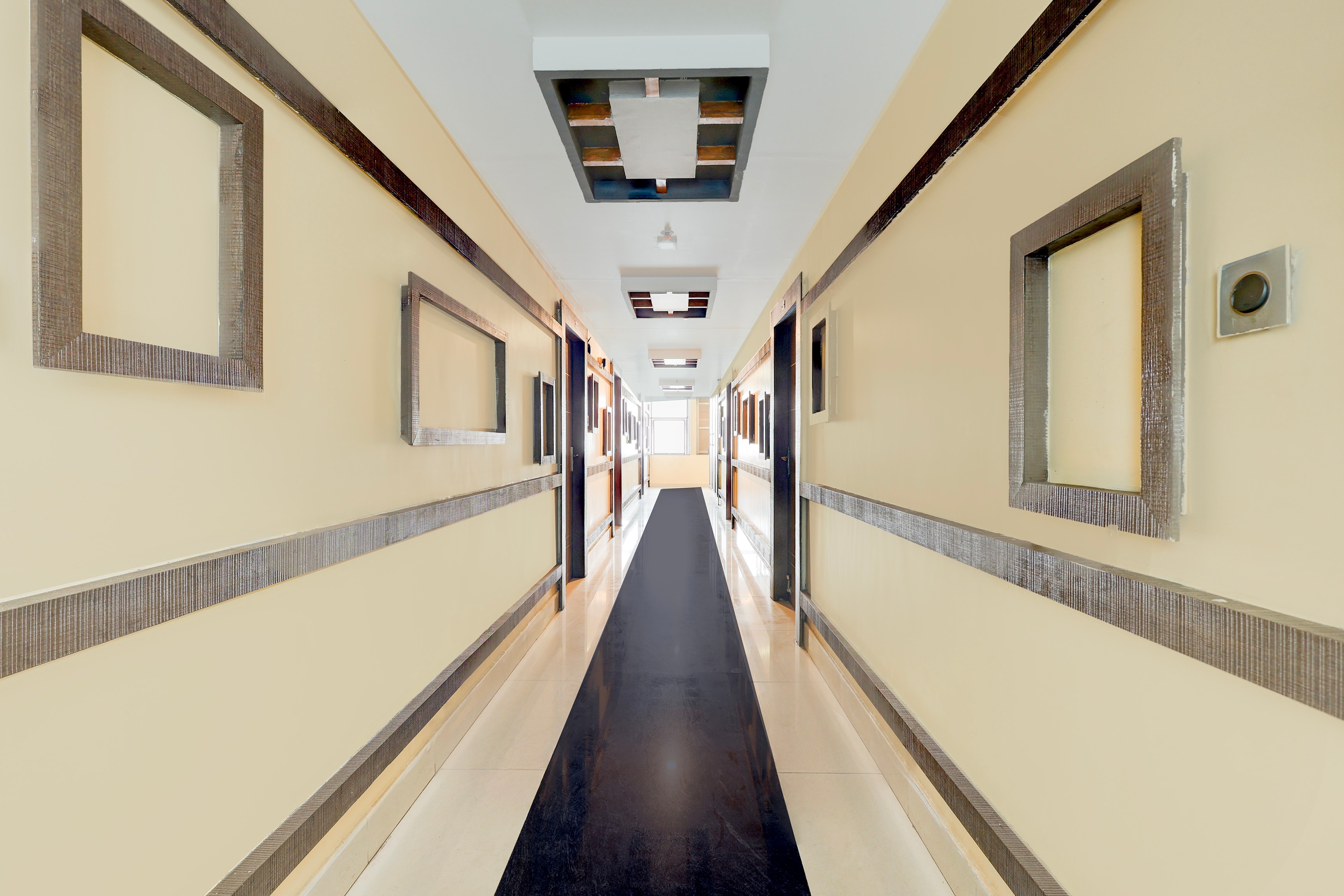 Super Townhouse Sankaramatam Road Near Diamond Park — 4-Star Luxury Hotel in Visakhapatnam, India