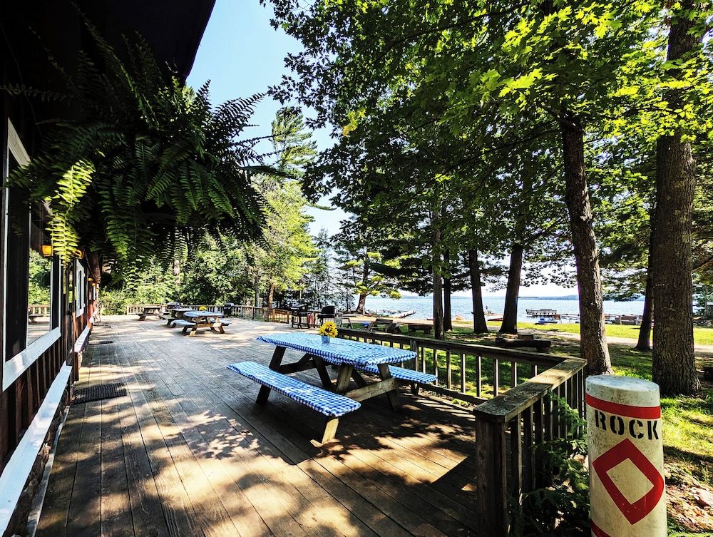 Coadys' Point of View Lake Resort — hotel in Phelps