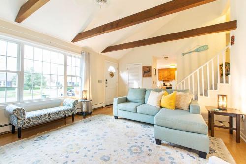Stylish Home Dog Friendly Close to Beach — 4-Star Luxury Hotel in Yarmouth, United States