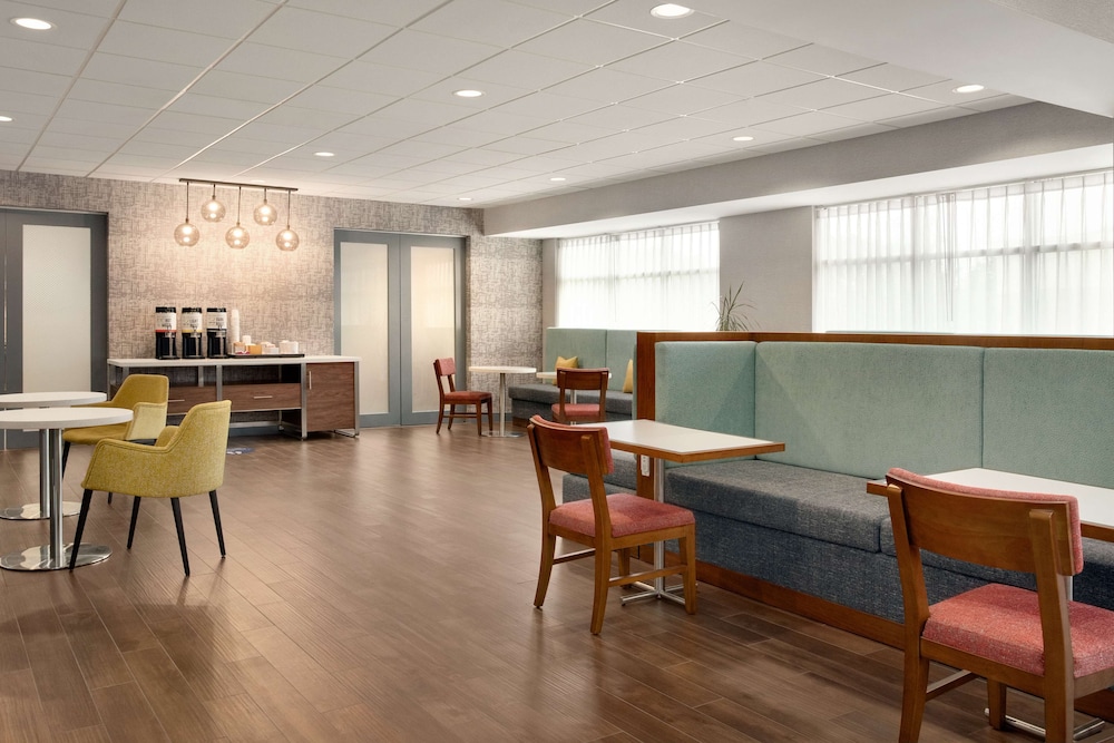 Hampton Inn St. Louis Columbia - photo 3