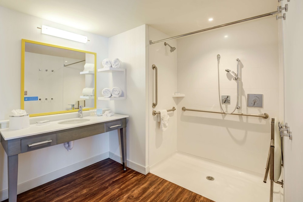 Hampton Inn & Suites Boston Waltham - photo 22