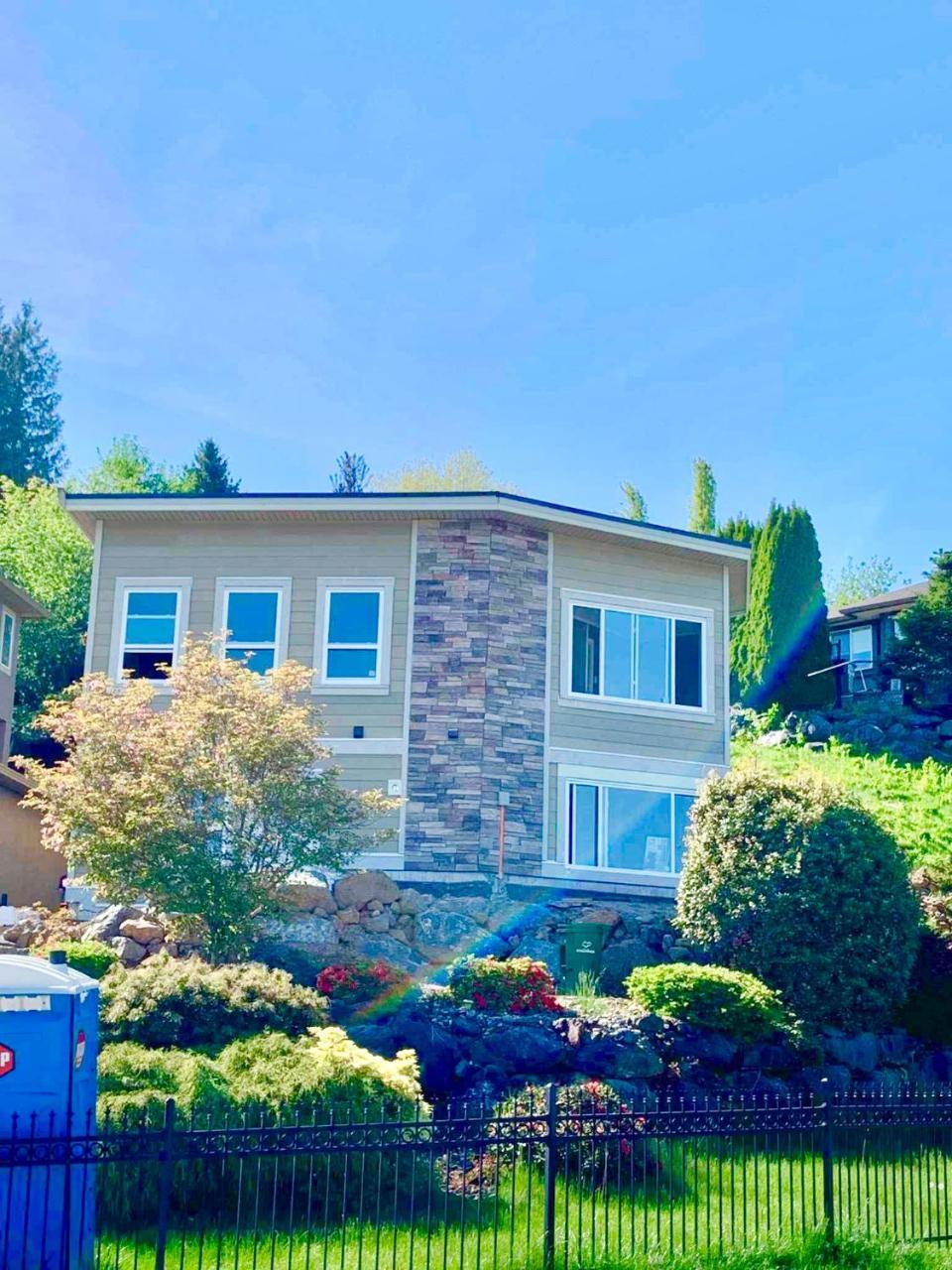 Garden House Near Heritage Park Coliseum Hwy 1 Fishing Cultus Lake — 4-Star Luxury Hotel in Chilliwack, Canada