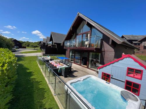 Lodge 27 Resort & Spa Parking Private Hot Tub in Saint Columb Major, United Kingdom